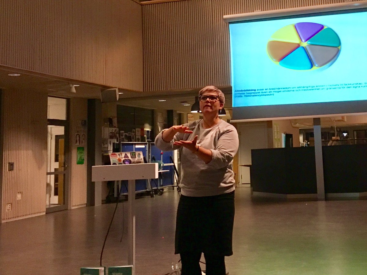 MediaCenterAC's tweet image. @grishund och @URofficiell fortsätter sin miniturné, ikväll peppade pedagoger och bibliotekarier på Sjöfruskolan i Umeå! #programmeramera