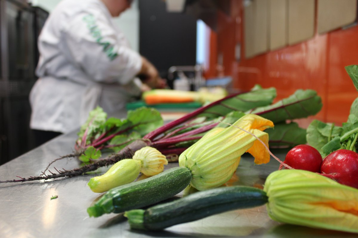 DurhamTourism's tweet image. Taste the flavours of fresh, locally sourced ingredients at #DurhamRegion&apos;s many unique restaurants! FallForDurham.ca/local-flavours #FallForDurham