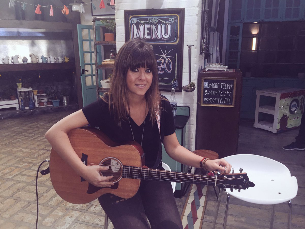 vanesamartin_'s tweet photo. Ya estamos en la previa de #MorfiCafe @MorfiTelefe !! https://t.co/0fm4Ogj3Bq