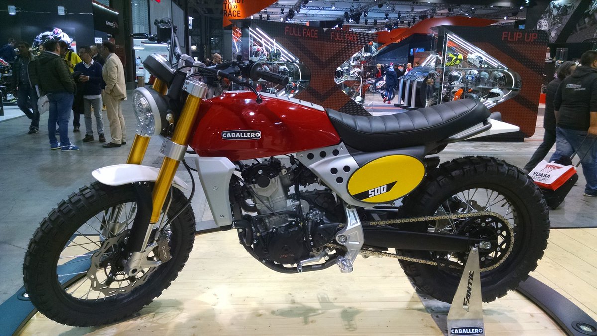 Ricordatevi che la storia ritorna. Sempre.
History returns. Always.
#Caballero #Fantic #EICMA2016 #EICMA #Heritage #motorbike #moto