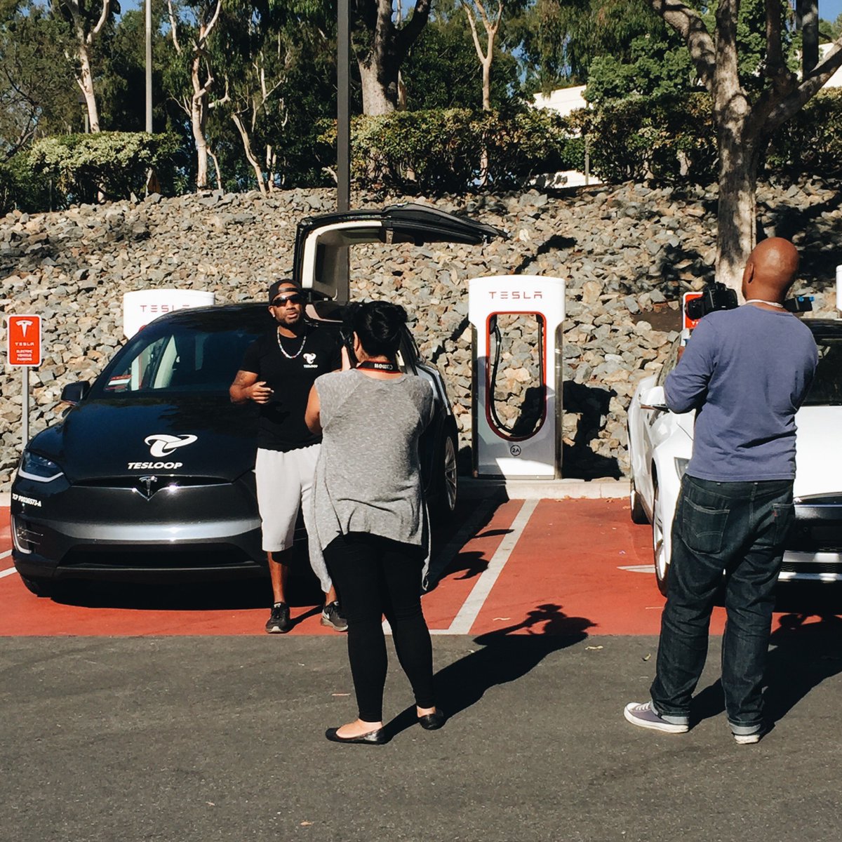 tesloop's tweet photo. Sneak peak into some content we are shooting with @BallerzWorld #Behindtheloop #Teslove https://t.co/x6tb25Sjwg