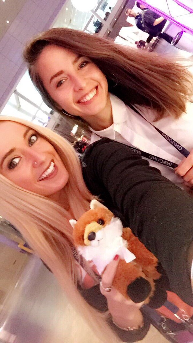 TidmanKrista's tweet photo. We โค๏ธ fox selfies!!! #semrushFox #INBOUND16 ๐บ๐บ๐บ๐บ๐บ https://t.co/zXUEJLPSCC