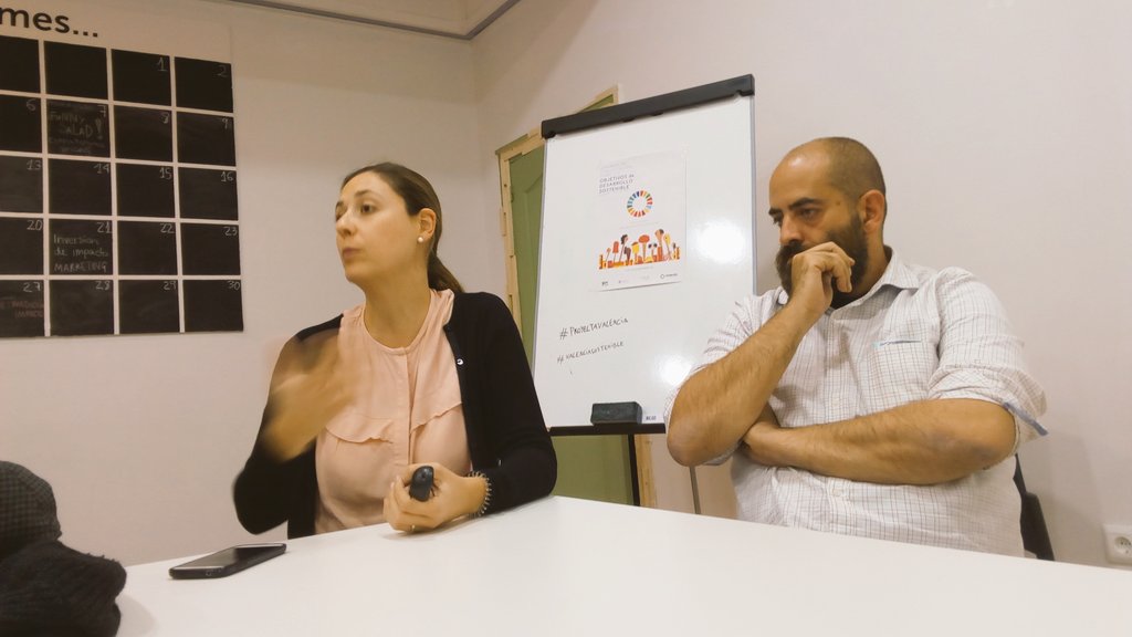 EmilioBeladiez's tweet photo. A veces una mesa llena de ideas vale más que cualquier conferencia #proyectavalencia #interesante @socialnest_org @InnDEAvalencia https://t.co/tEG9yAbFn0