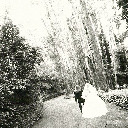 michellewalker's tweet image. Absolutely in love with this #throwback from running off into the sunset way back in 2000!… instagram.com/p/BMozvwpBTDE/