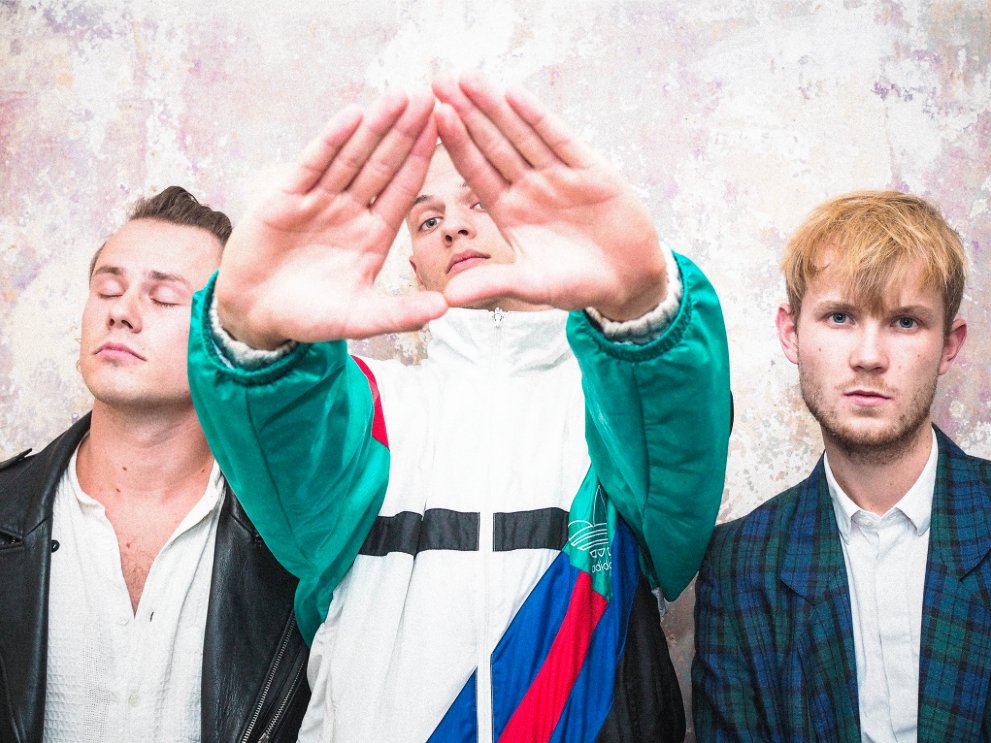 What If <a href="/PoolOfficial/">Pool</a> Told You That Eargasms Could Go On “Forever Like That”? aupium.com/2016/11/10/wha… … #pool #electropop #Synthpop