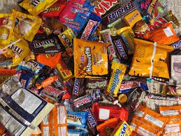 Don't worry! There’s still plenty of time to save on the perfect #Halloween #costume &amp; #candy for trick-or-treaters: givin.ga/2ffd1Gd