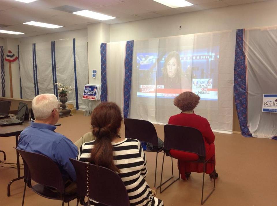 AMJReporter's tweet image. 5 ways to deal with post-election stress #DonaldTrump #Election2016 #hillaryclinton2016  bit.ly/2eOd3TT