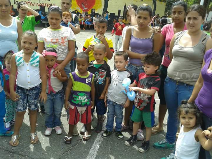 antorchasdevida's tweet photo. ¡Así fue nuestra navidad anterior con los niños!¿Aún no te animas a ser parte de ella? Te esperamos. #NavidadAntorchasDeVida #NiñosFelices https://t.co/ub1APF8BfP