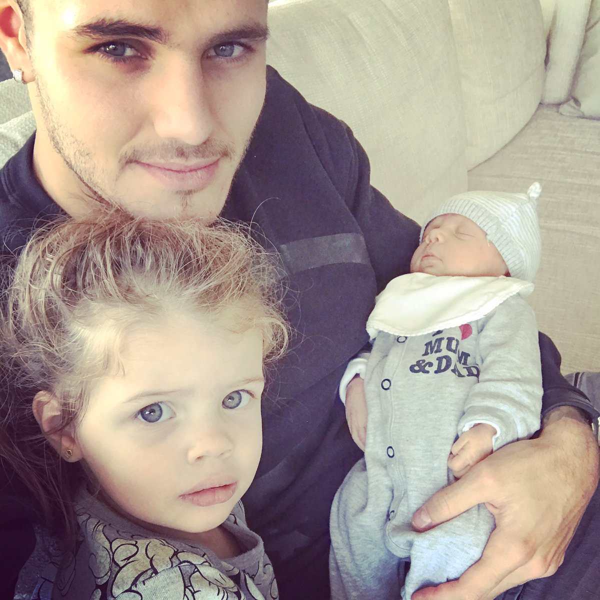 MauroIcardi tweet media