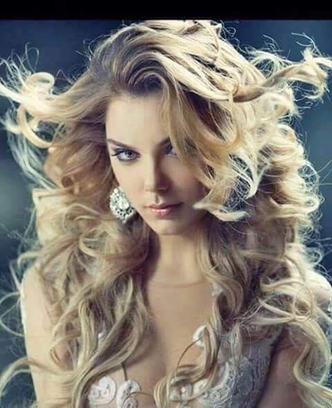 انته طيشي 
وجنوني
انته قلبي
وعيوني
ومسكنك انت 
تحت جفوني
وعندما يكتب 
قلمي تبدا احرفي
بك وتنتهي بك
يااجمل مارأت
عيوني

#بقلمي🖎
@amleyas20 ⚘