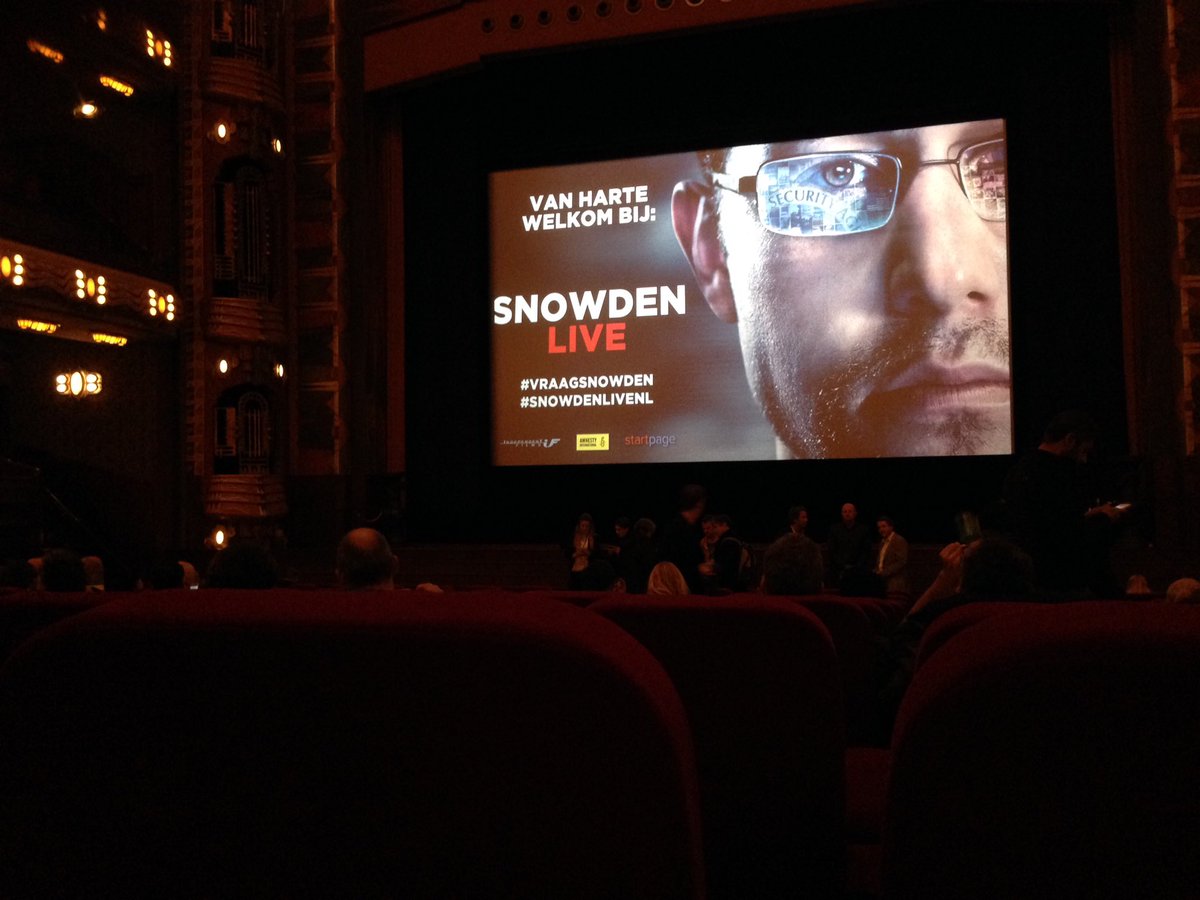 JochemKoole's tweet photo. Dankzij de vrienden van @fastmoving en @csolcer bij #snowdenlive; première van de film en @Snowden via live verbinding uit Rusland. https://t.co/tlMxx6I0Ez