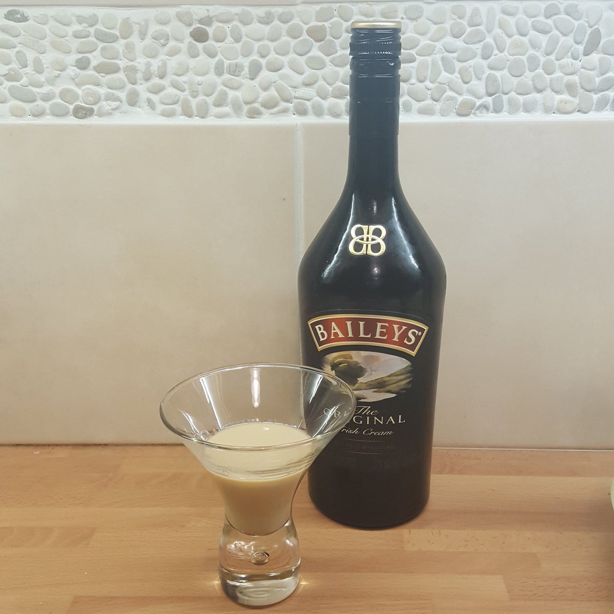znaughalty's tweet photo. @Aimz1984 #inneedofadrink #thirstythursday https://t.co/Lp84ShatNb