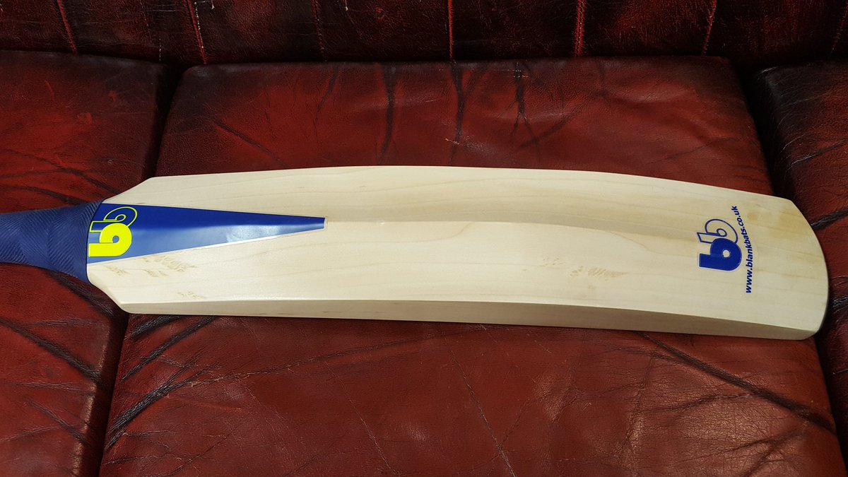 ItsJustCricket's tweet photo. 46mm edges and just 2.10, this #shoulderless @blankbats B20 is ideal for the big hitter! Made in England and yours for just £164.99! #teamBB https://t.co/yFjAkSI3EZ