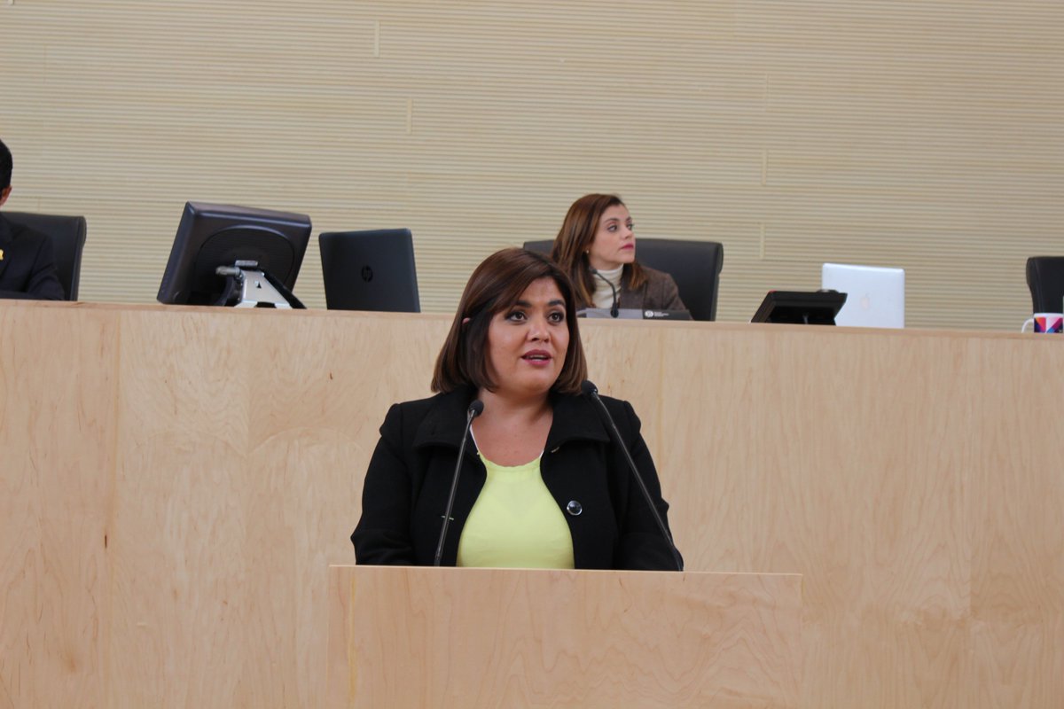 DipVerdeGto's tweet photo. Presenta @SOLEDAD_LEDEZMA iniciativa de reformas a la Ley de Profesiones para que egresados puedan acceder más rápido al mercado laboral https://t.co/lwFPCdVD4I