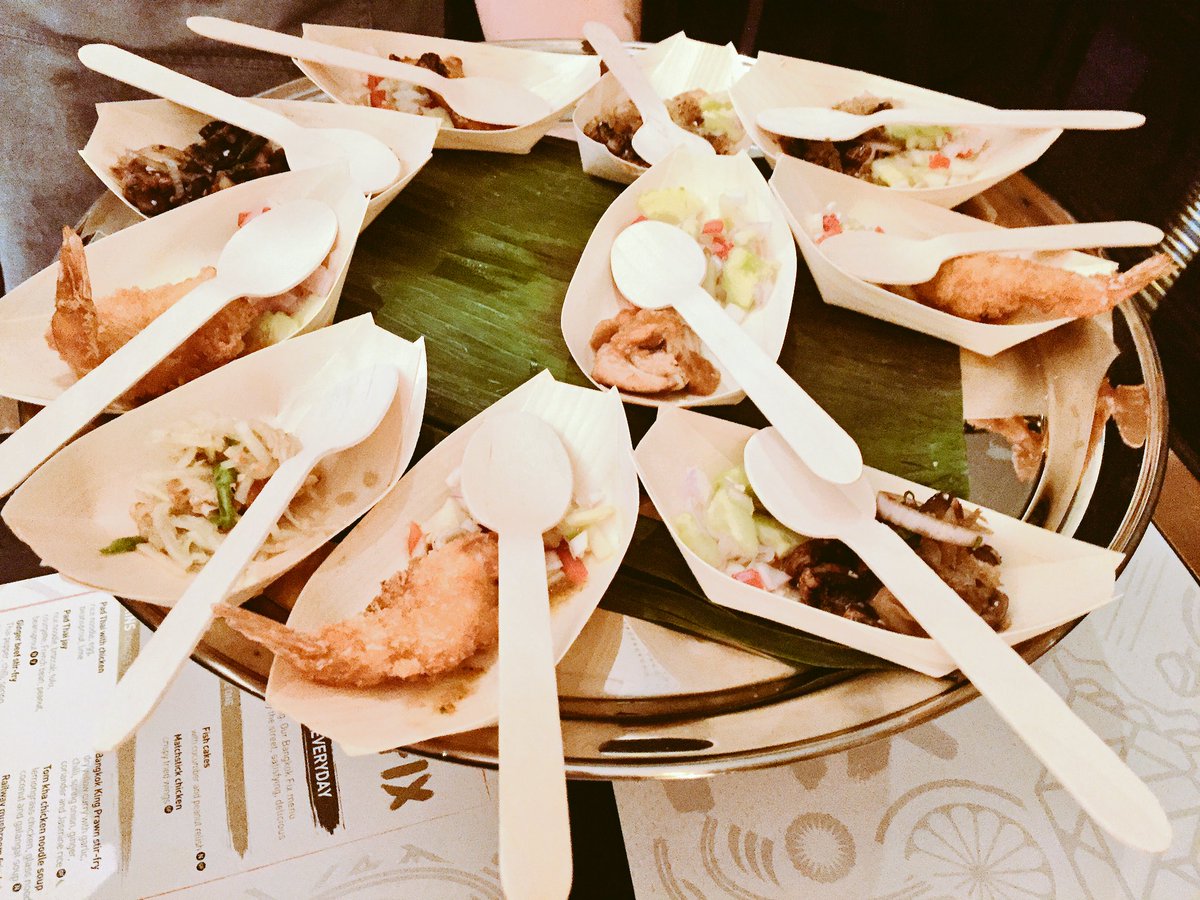 EmGol's tweet photo. Seasonal specials @BusabaMCR 👌 pad thai jay and king prawns ❤️ #whatweatemcr https://t.co/i9wbJYGc9t