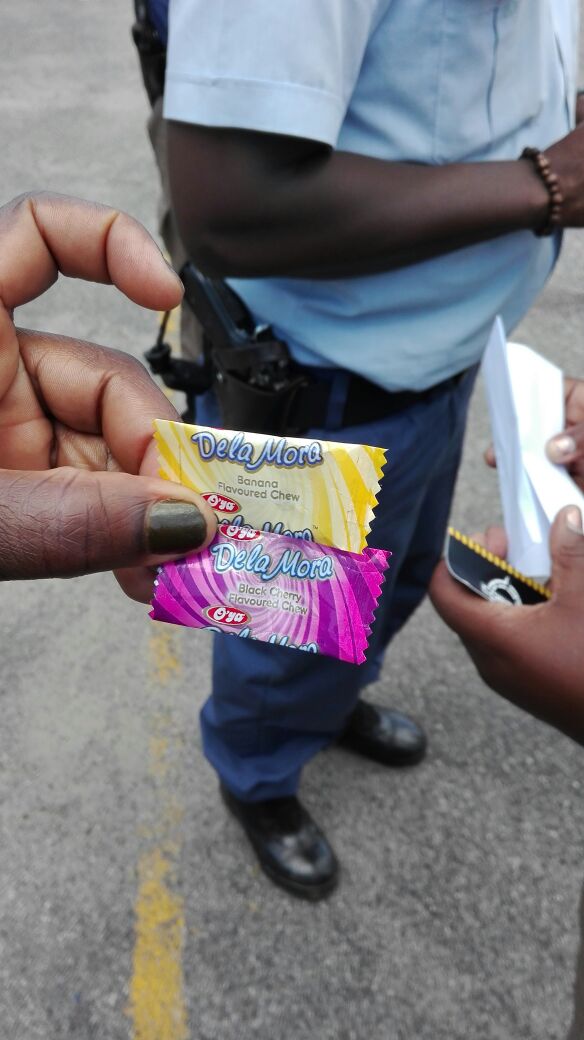 Please make sure no kid accepts these kinda sweets from anyone apparently they are drugged.. 

RT to save a life..