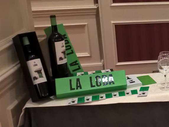 Guiamantes's tweet photo. En los premios #OndaCero # SanSebastián con @gipuzkoenlaonda @LaLobaWine #Lacazan @vinosmurviedro @victoriadccg https://t.co/y4IOuqKFGp