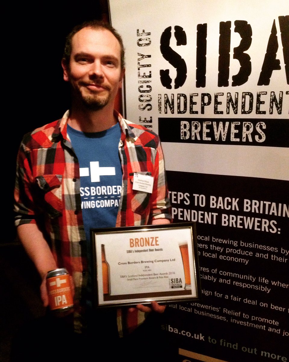 Congrats to @CrossBorderBrew who won their #firstaward at #SIBA awards for their delicious IPA. Celebratory cans all round #beer #braw 🎉🍻