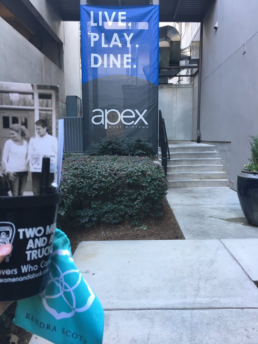 TwoMenBuckhead's tweet image. #thoughtfulthursdays Looking for your new residence? We can move you there! The staff @apexwest were welcoming. #tmtbuckhead #movers #ATL