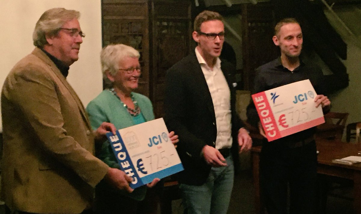Vanavond de overhandiging van € 1400,- aan <a href="/THHEde/">Toon Hermans HuisEde</a> en <a href="/compassion/">Compassion International</a> dat <a href="/EdeJCI/">JCI Ede</a> bij elkaar haalde tijdens de pubquiz!