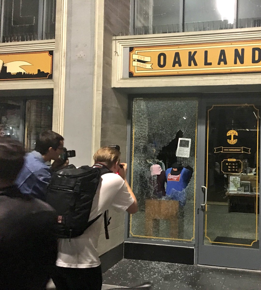 LibbySchaaf's tweet image. .@Oaklandish, opened by woman of color 2 celebrate pride of America&apos;s most progressive city. Lift her up, don&apos;t tear down. #oaklandprotest