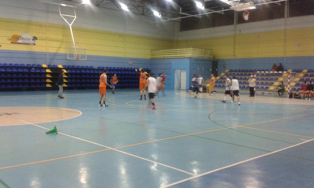 CBChurriana's tweet photo. Nuestros equipos no paran
Amistoso del senior de @alvaromol en estos momentos.
#vamosCDBChurriana #orange https://t.co/OIZsxaU9nH