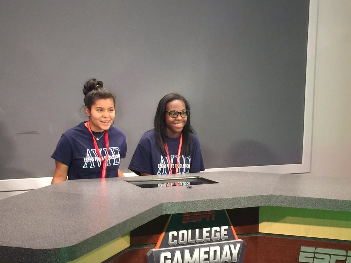 MeredithTongue's tweet photo. Had a ball with my 8th grade AVID kids at the College Football Hall of Fame! @AVID4College @elkinspointe @AVIDepms https://t.co/iJKFLW9JKE