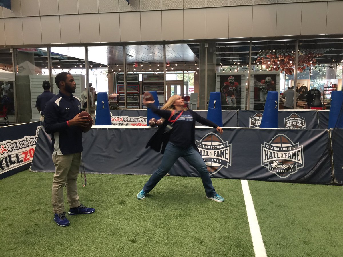 MeredithTongue's tweet photo. Had a ball with my 8th grade AVID kids at the College Football Hall of Fame! @AVID4College @elkinspointe @AVIDepms https://t.co/iJKFLW9JKE