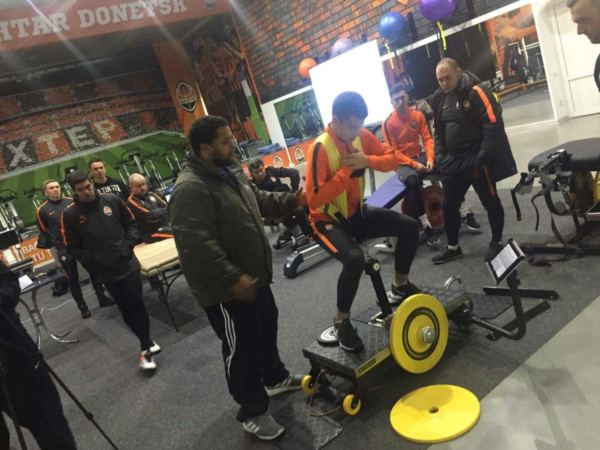 neuroexpt's tweet image. This week we were at @FCShakhtar_eng showing how our products can be used to evaluate and optimize neuromuscular training #eccentricoverload