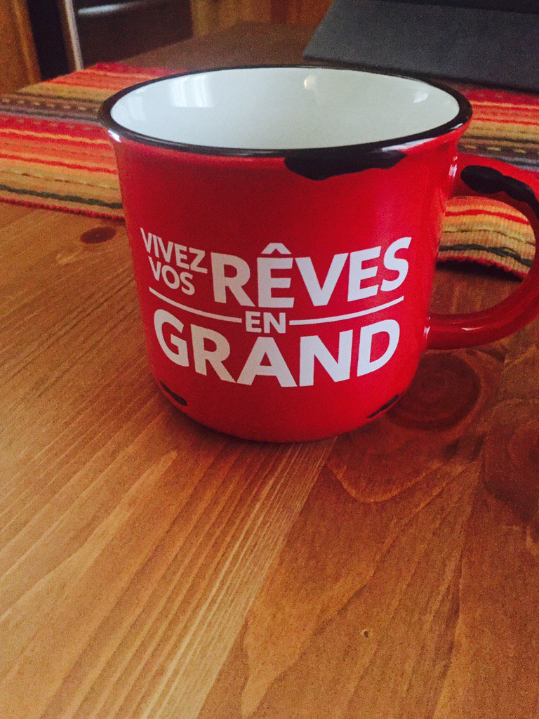 SihemNeggaz's tweet photo. Personnes inspirantes, contenu pertinent et en plus on t'offre une tasse pr réaliser tes rêves.  🙏#ConferenceRogers https://t.co/mMHD3x7igf