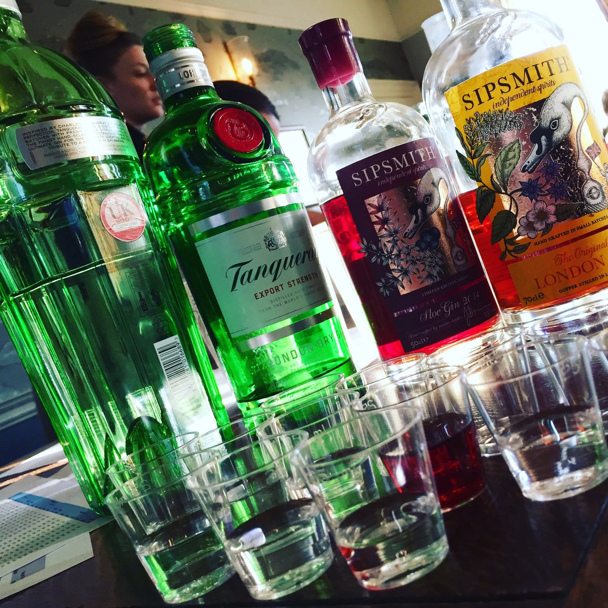 UnaMoir's tweet photo. Gin time #gintasting #ginchoices #ginlovers #teamspiritatwork #teammeetings @Oldcustomshouse #Portsmouth @Fullers https://t.co/ldxkpL6Dtn