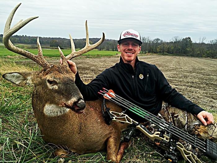 SPORTSMANchnl's tweet photo. Congratulations to Matt Bullins on harvesting this great #Missouri #whitetail! @TheWhitetailFix #DeerHunting #Bowhunting https://t.co/afySCfNh7J