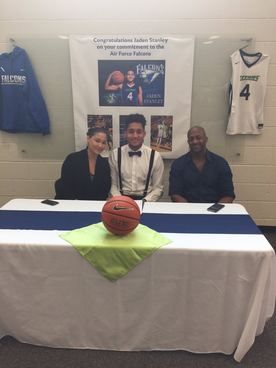 DiscoveryHighSchool tweet media