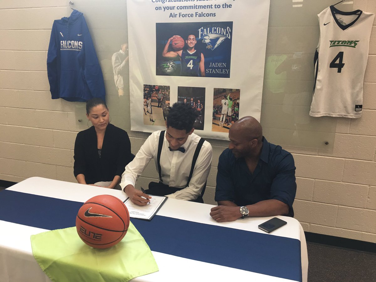 DiscoveryHighSchool tweet media