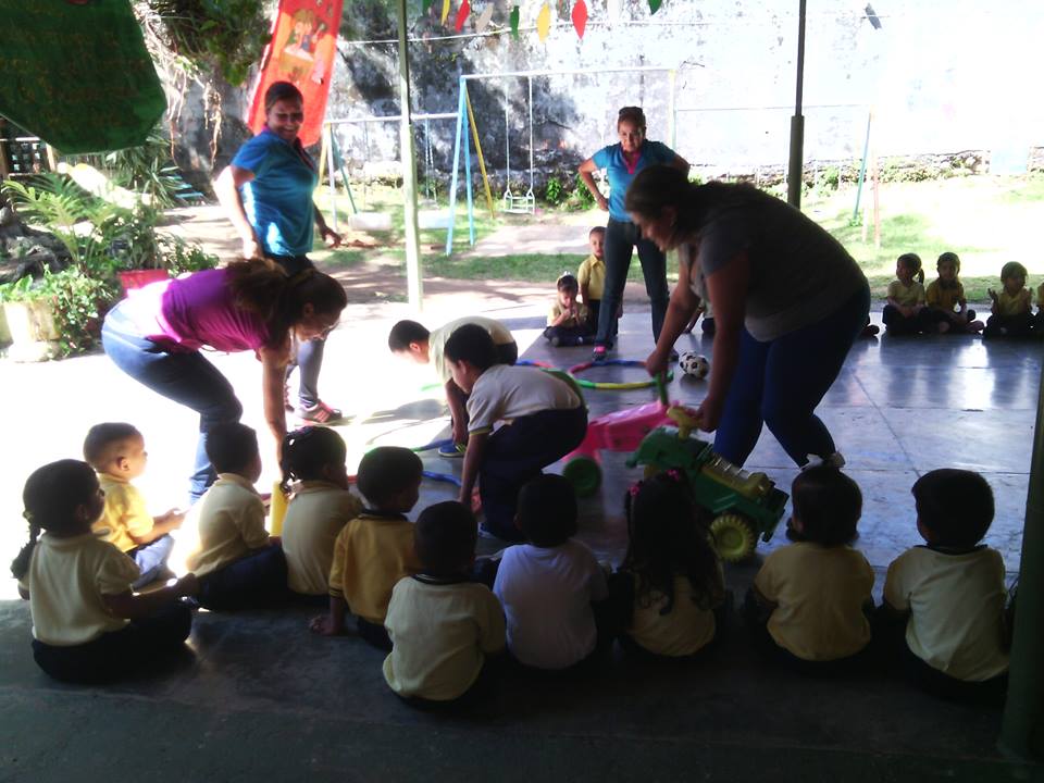 CEILEONARDORUIZ's tweet photo. ACTIVIDAD RECREATIVA PARA CELEBRAR LA SEMANA DE LA EDUCACION INICIAL EN NUESTO PREESCOLAR @CINICIALTACHIRA @SilvaEleazarL @MunicipioSC https://t.co/0jJY8M2NFk