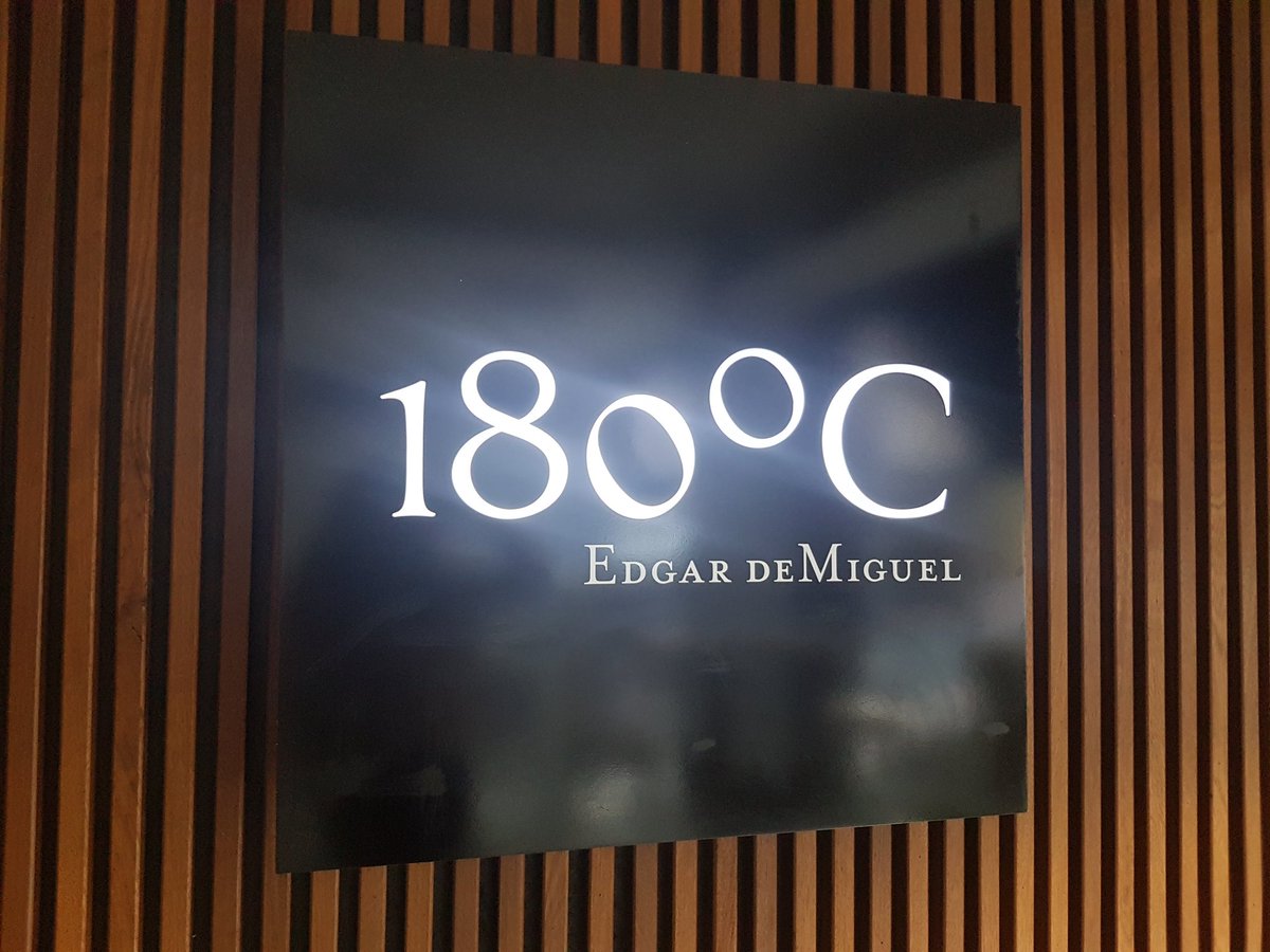 Notqdes_tv's tweet photo. Mañana en 180 grados de @Edgardemiguel charlará con @JaviPorron @Ove_Tus y Carlos Ron de @Vitheras. 3 jóvenes emprendedores #MarcaAsturias. https://t.co/IZVxFhiLWl