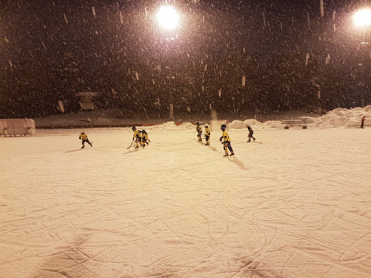 ALagesson's tweet image. Först ut på Gubbängens nya bandybanan GT/76 P07👊