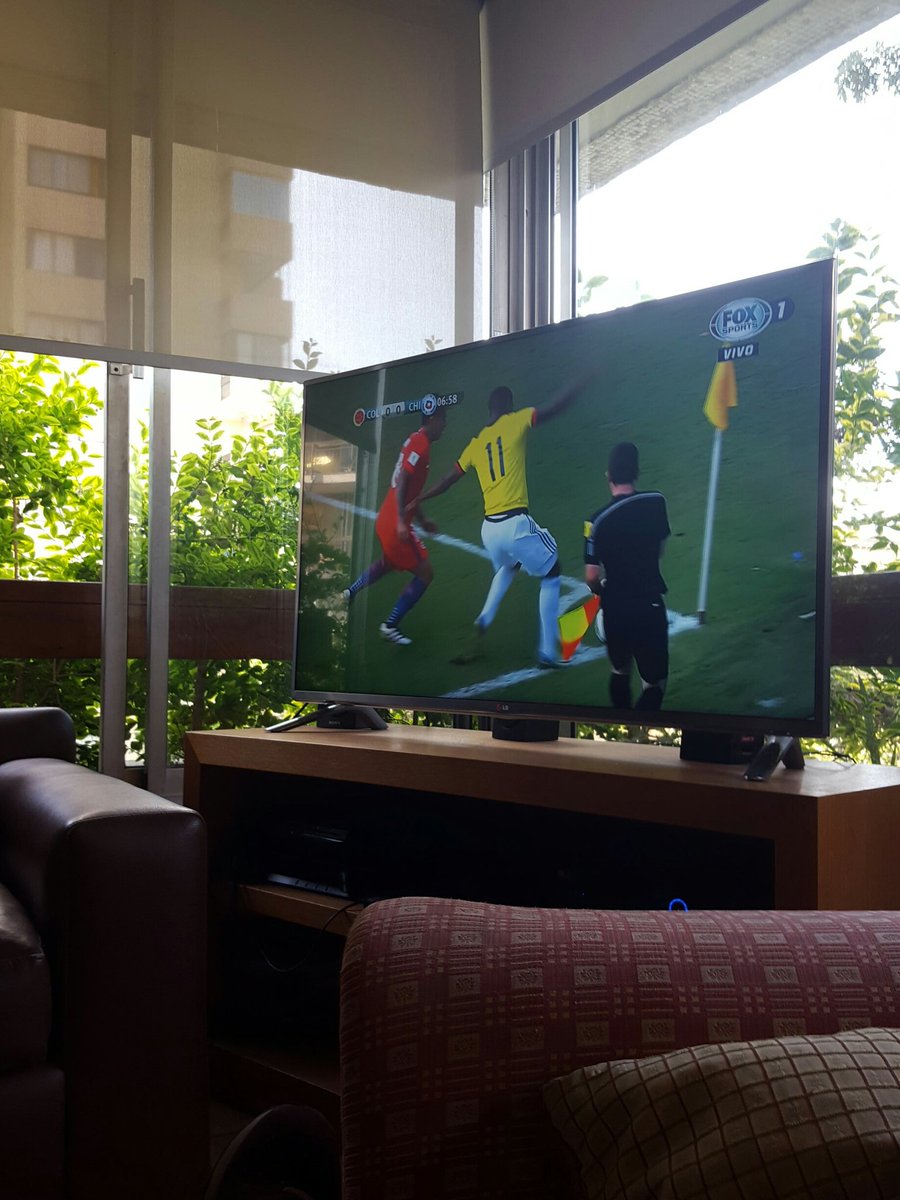 pipeperez's tweet photo. Vamos chile con todo! #LaRojaxFOX https://t.co/w65kIXx1nS