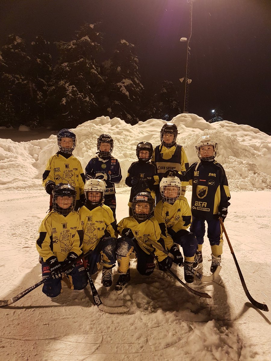 ALagesson's tweet image. Först ut på Gubbängens nya bandybanan GT/76 P07👊