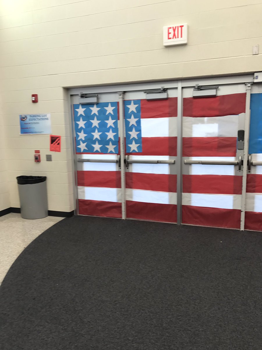 Student Council is ready for Veteran's Day tomorrow! #thankavet #StuCo