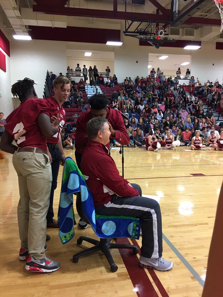 HartselleQBClub's tweet photo. Coach is game ready...Are you!? #beatminor https://t.co/8M4pdXgwar