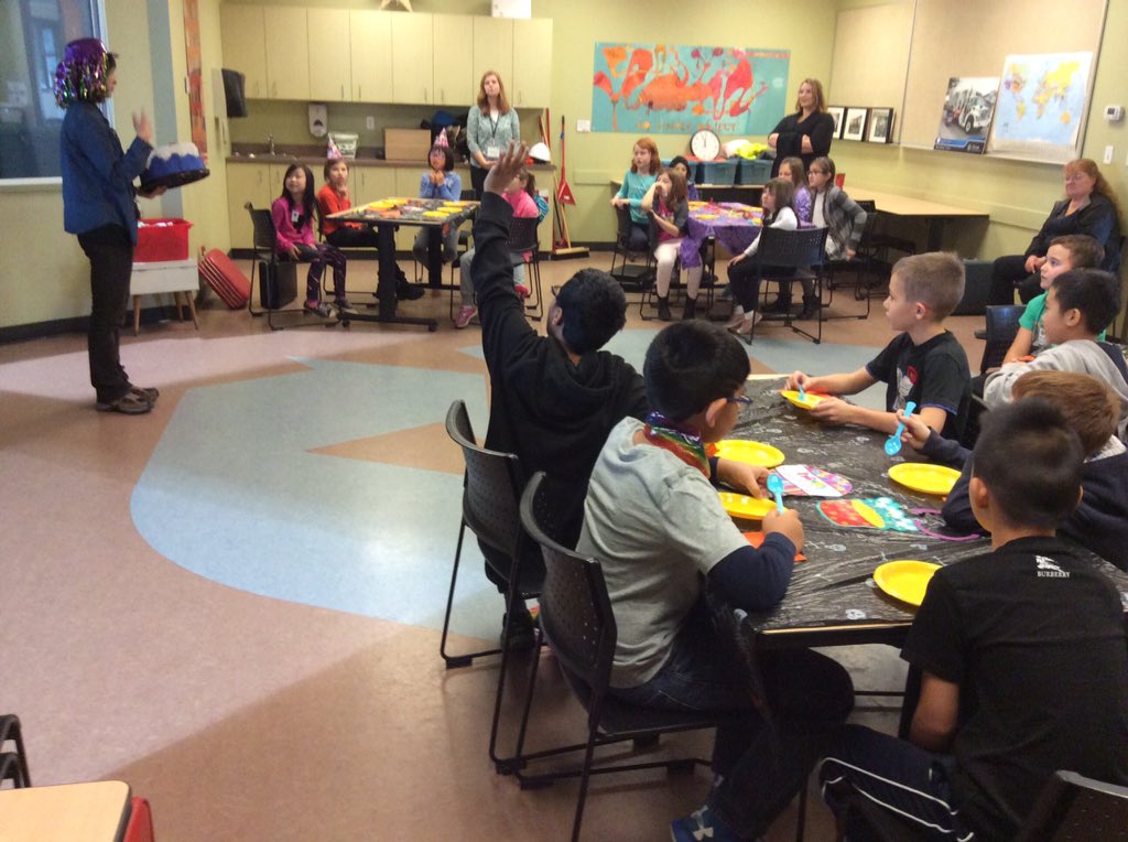 MisterPella's tweet image. Learning about #3rs or #extendlearning #5rs of recycling and tuning into #80/20principle remember what we are learning for our #KWL Chart!