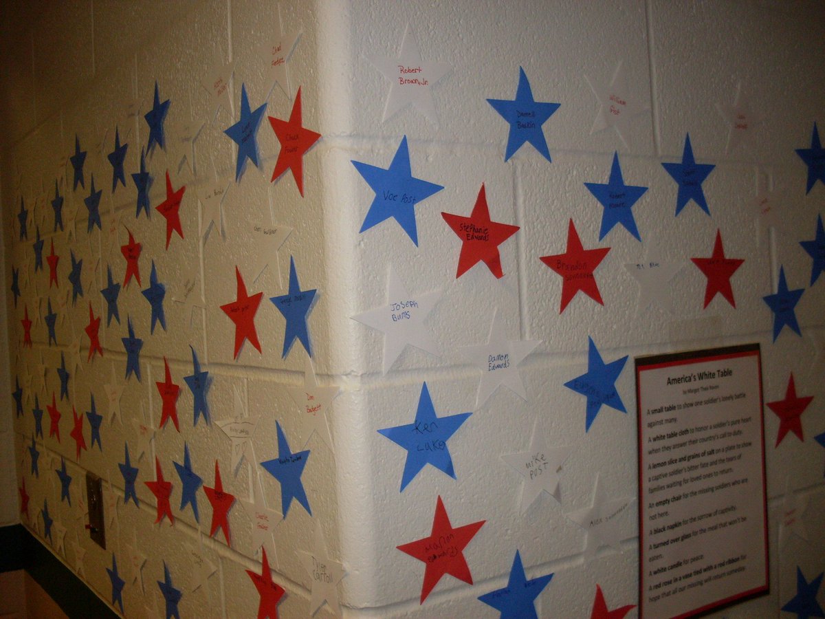 LibrarySG's tweet image. A lot of veteran's from our Stonegate family and friends being honored this week! #AmericasWhiteTable  #VeteransDay