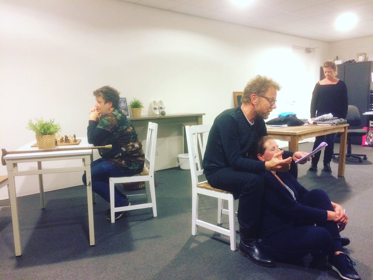 tejatertick's tweet photo. Weer begonnen met #repeteren van een nieuw #toneelstuk. #schrijfmeinhetzand https://t.co/b6dea7s0XZ