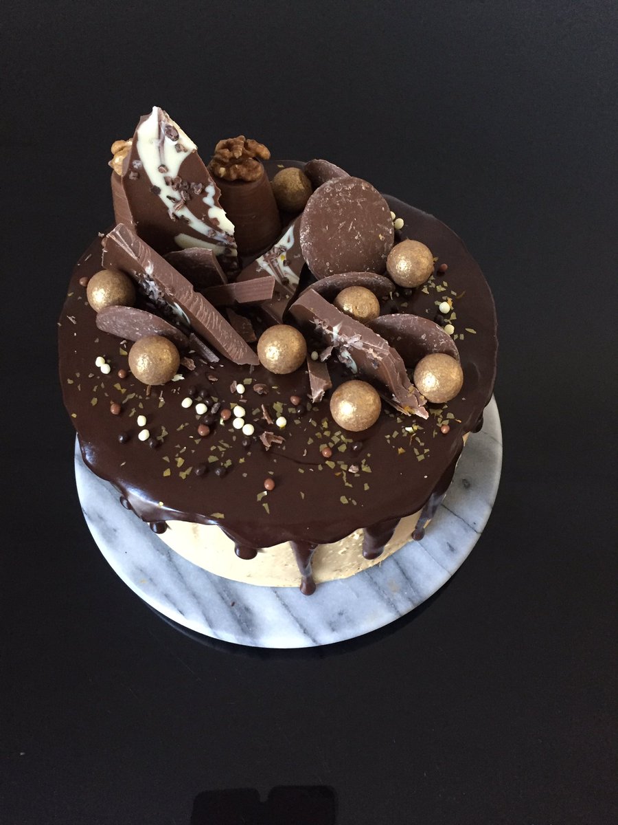 clairestaple's tweet photo. Think I found my #cakemojo again - nothing like a bit of baking to reset a depressing week https://t.co/H5so6L5VrQ