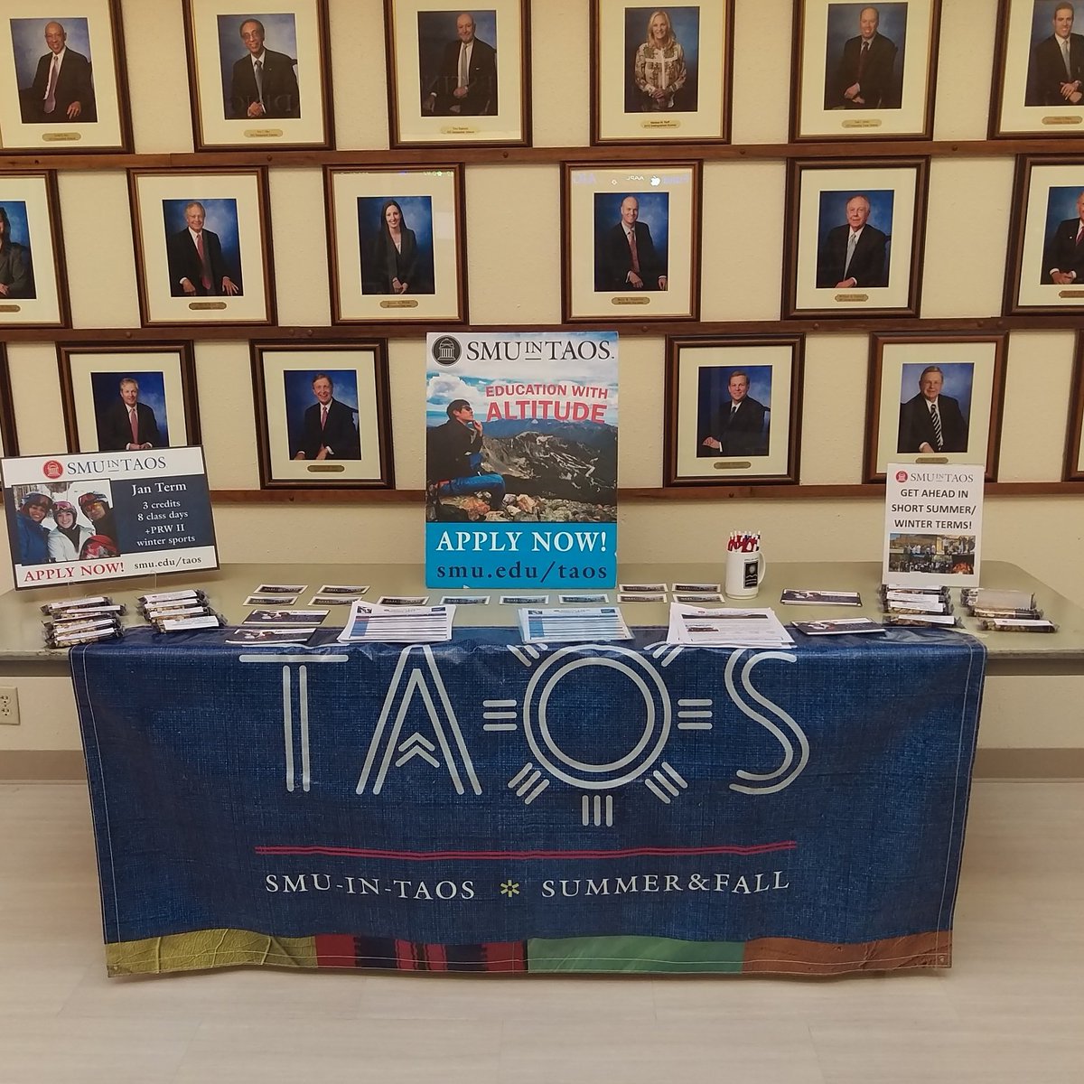 SMUinTaos's tweet photo. Come join us in @SMUCox for @KINDSnacks and information on Jan. Term. We will be announcing summer courses soon! #AdventurousStudy https://t.co/DgcQtdTfpF