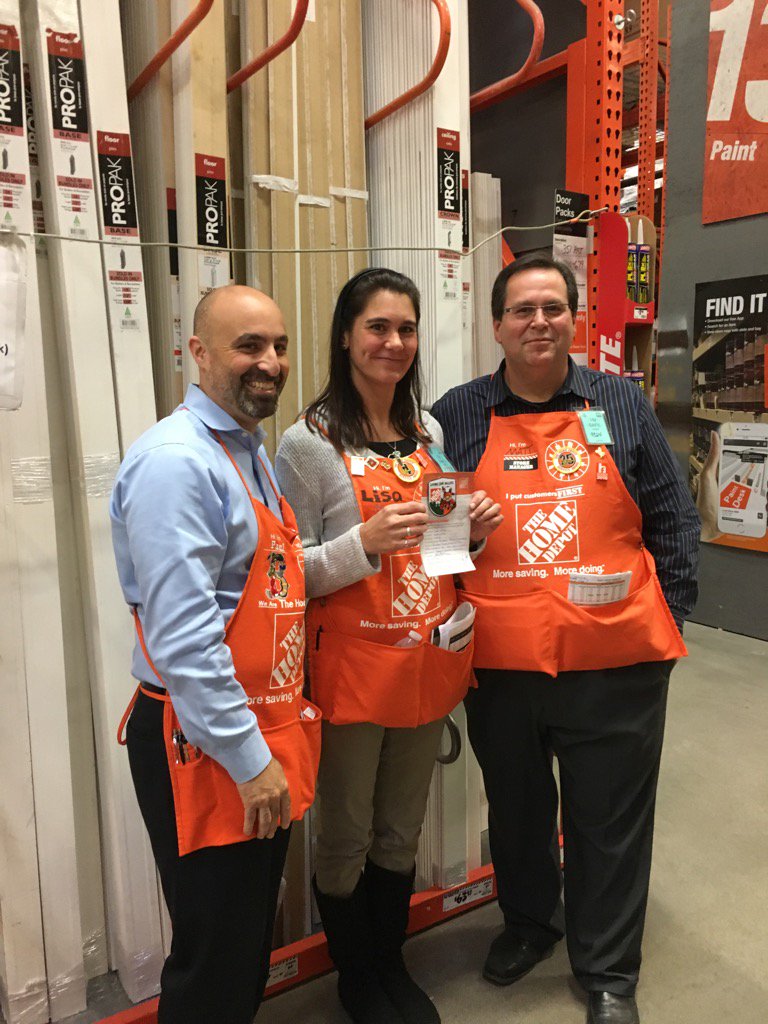 Paul Deveno recognizing DS Lisa for Great Performance <a href="/HD6203/">Home Depot 6203</a>