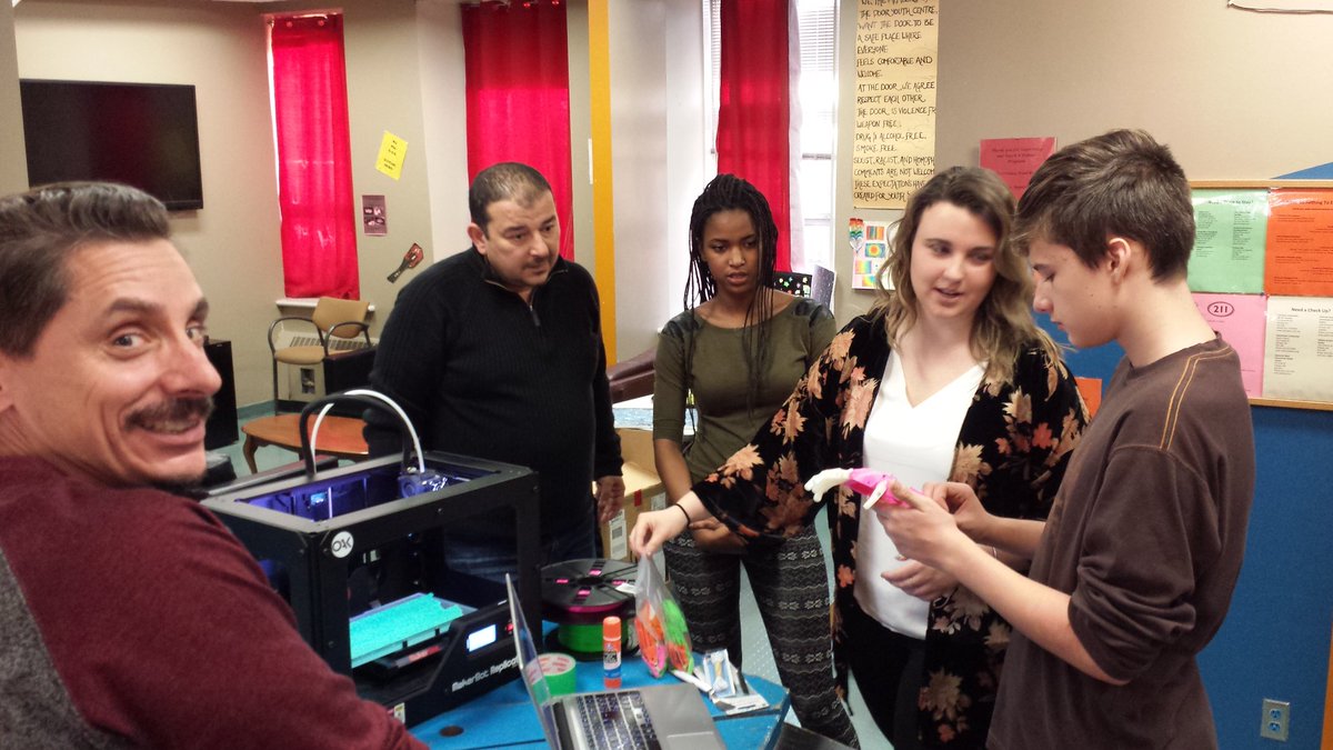 davebrownradio's tweet photo. Getting a lesson in 3D printing at @TheDoorYouthCen for an upcoming episode of @AMIThisWeek https://t.co/tzsRSmxP70
