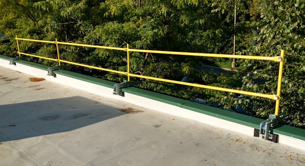 Lovegreen_Svcs's tweet photo. Large #roofing job coming up and now you need more #safetyRailing to protect your workers from falls & #accidents? #LOVEGREEN https://t.co/EyPlxE5KW4