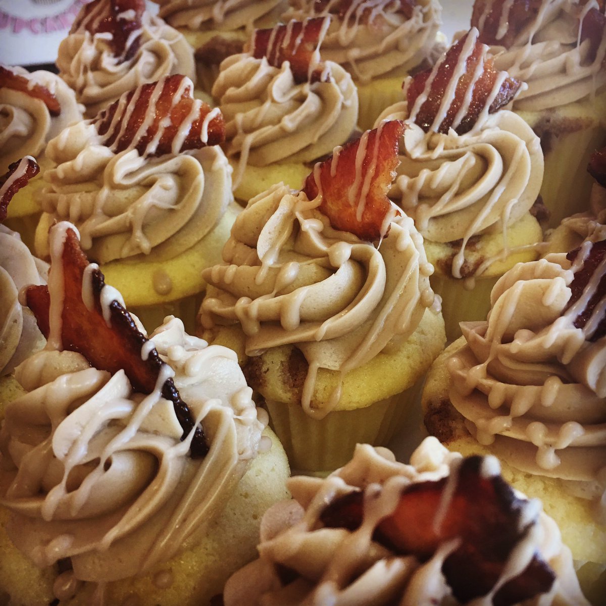 DDCupcakes's tweet photo. That day we ate bacon cupcakes for breakfast, lunch &amp; dinner. #baconcupcake #buttermilkcupcake @DDCupcakes on @TheBLVDinCA https://t.co/LDFxs4MJwB